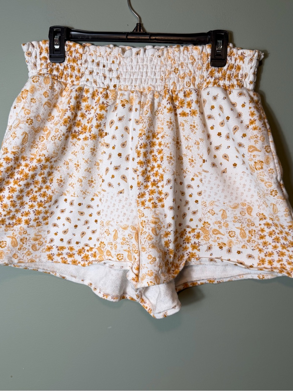 American Eagle Outfitters Women’s White Shorts with Mustard Floral Print XXL